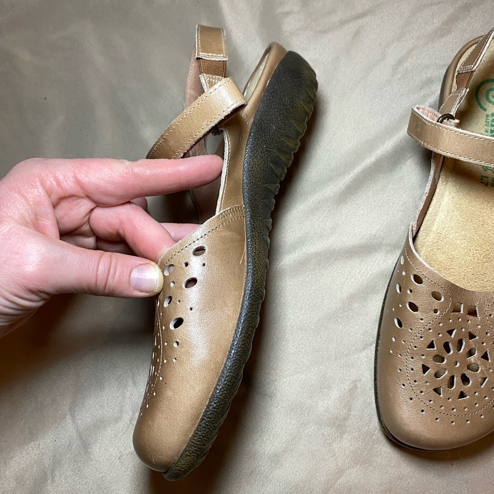 EUC UNWORN NAOT Arataki Sling Back Closed Toe Sandals Cutout Genuine Leather Tan - Picture 7 of 12